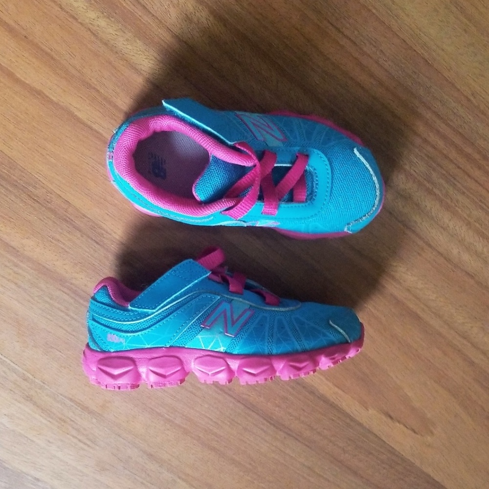 New Balance girl 7.5 sneakers blue and pink